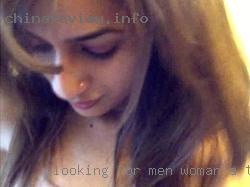 Looking woman for a threesome for men, women and couples.